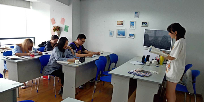 意大利語A2全日制出國班（李嵐老師）